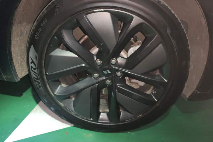 Used Li Auto L9 2022 Max model Right Front Wheel Hub