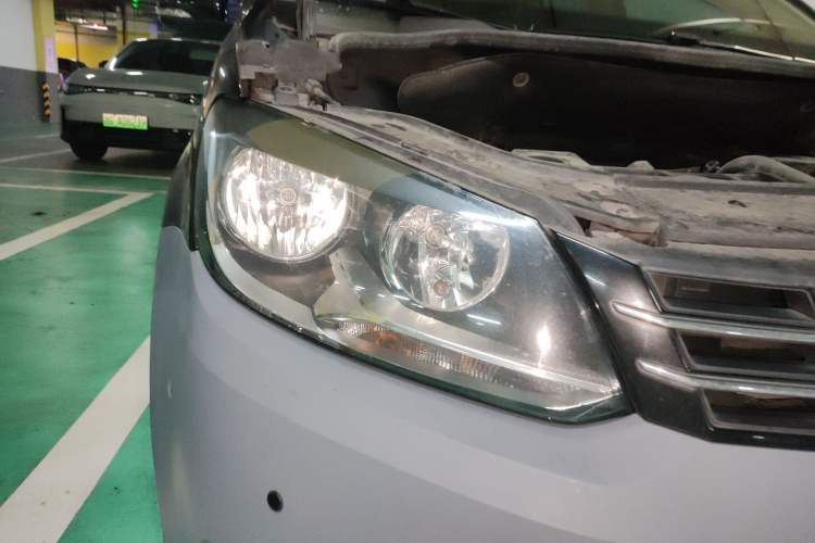 Used Volkswagen Touran 2011 1.4T DSG ZhiZhen Edition 5 Seats Right Front Headlight