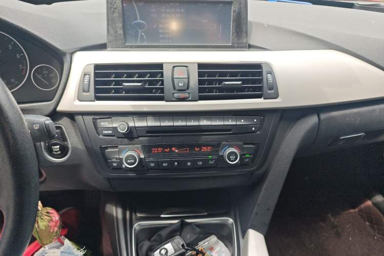 Used BMW 3 Series 2013 320Li Fashion Model Audio And AC Panel