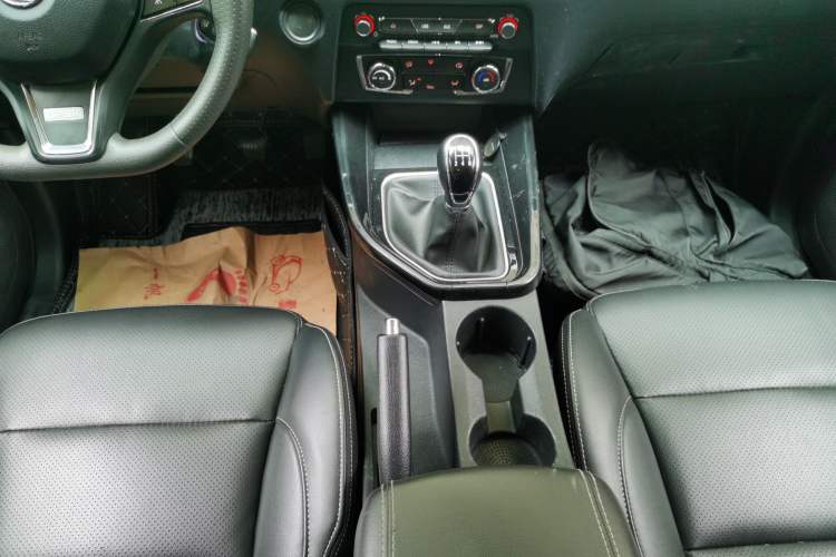 Used Dongfeng Fengon S560 2018 1.8L Manual Urban Model 7 Seats