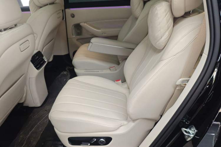 Used Hima AITO M8 2025 Extended-Range Max Version 37 kWh 6-Seater Left Rear Seat