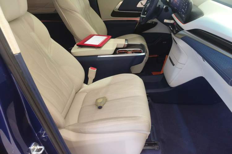 Used Buick Century 2023 2.0T Six-Seater Yinshi Edition
