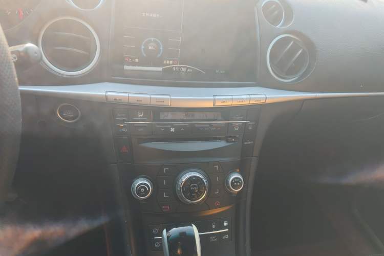 Used Luxgen Great 7 SUV 2011 2.2T Four-Wheel Drive ZhiZun Version
