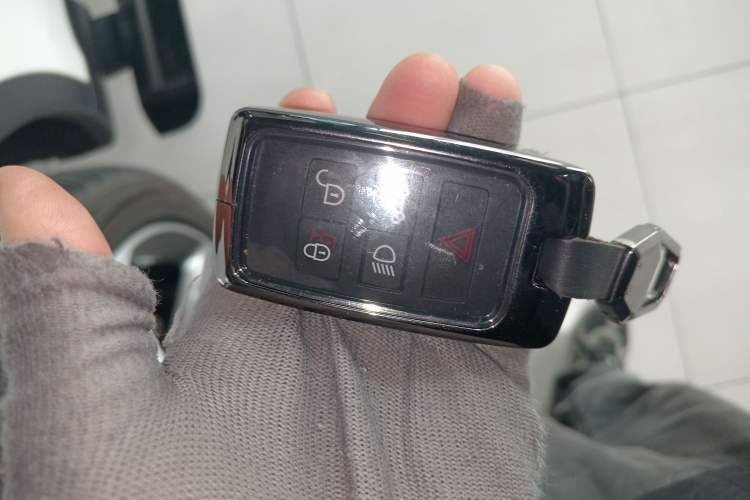 Used Land Rover Discovery 2018 2.0T SE
