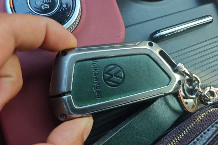 Used Volkswagen Tavendor 2024 380TSI All-Wheel-Drive R-Line Cruise Premium Edition Vehicle Key