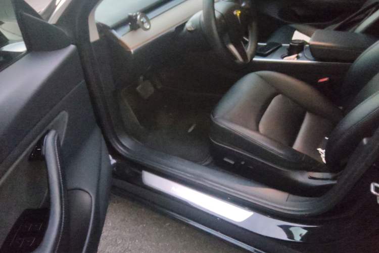 Used Tesla Model 3 2019 Long-Range All-Wheel-Drive Version
