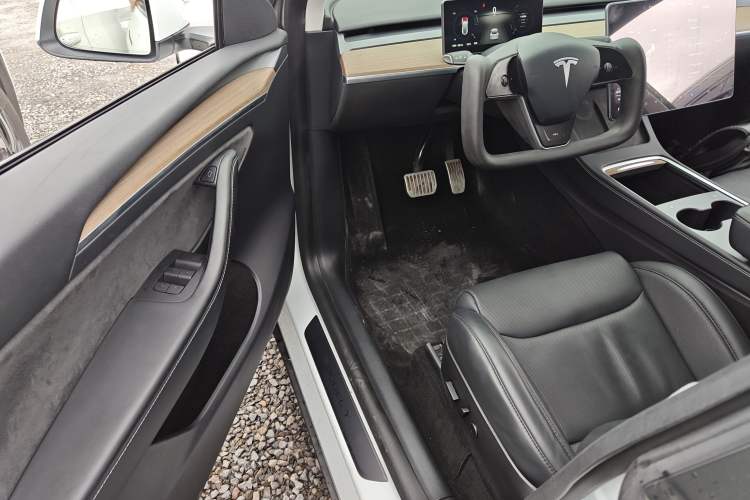 Used Tesla Model Y 2022 Rear-Wheel-Drive Version