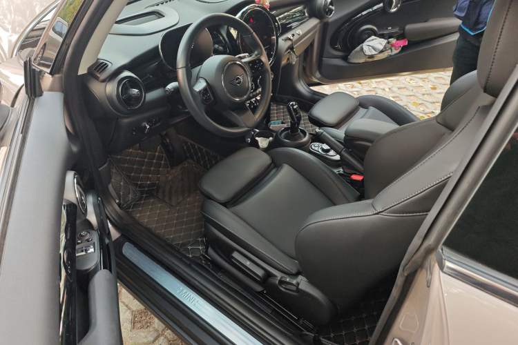 Used MINI MINI 2023 1.5T COOPER Artist