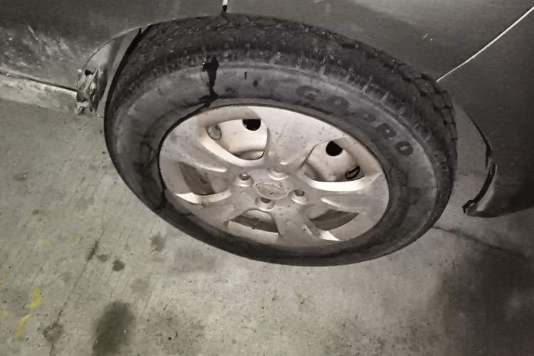 Used Jinbei New Hiace X30L 2016 1.5L Wealth Edition Van DLCG14 Right Front Wheel Hub