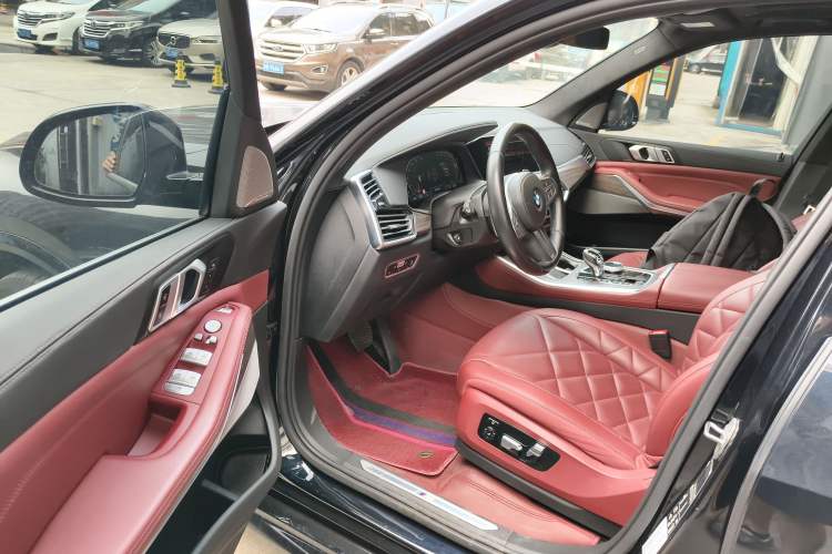 Used BMW X5 2022 Restyled xDrive 40Li M Sport Package Driver Seat