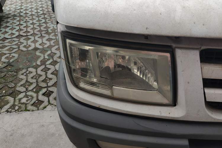 Used Iveco Daily 2017 2.5T A35 Low-Roof 5-7 Seater Passenger Van 47Z5 Right Front Headlight