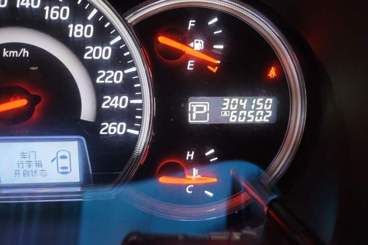 Used Nissan Teana 2011 2.5L XL Advanced Edition Odometer Close Up