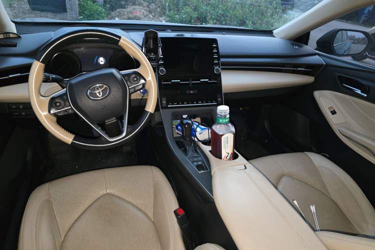 Used Toyota Avalon 2019 Dual-Engine 2.5L Luxury Edition China VI Standard