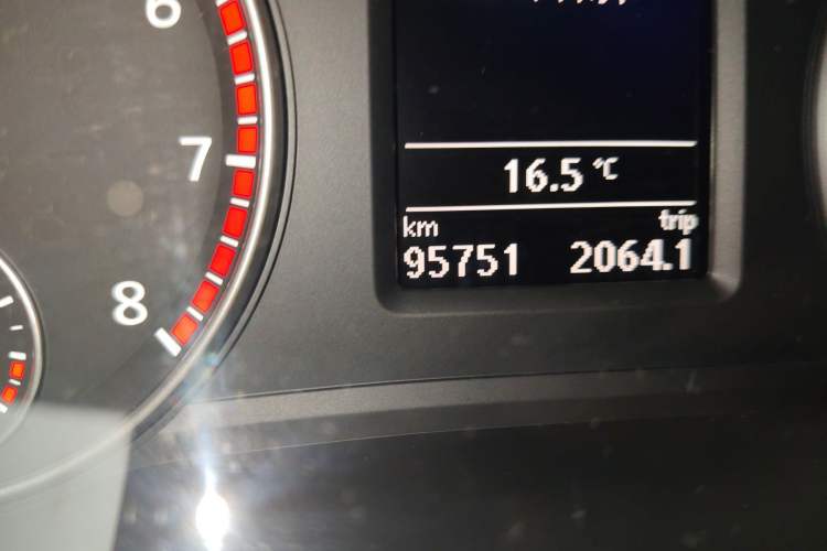 Used Volkswagen Passat 2014 1.8TSI DSG Prestige Edition Odometer Close Up