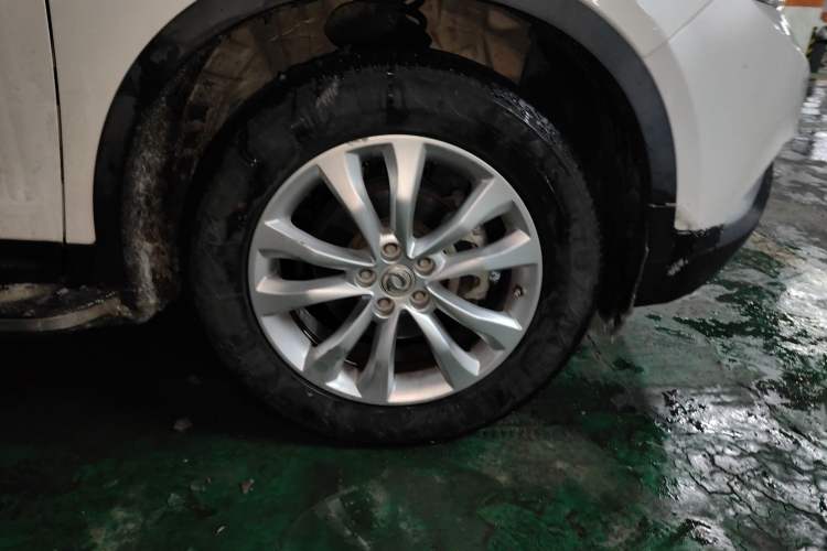 Used Dongfeng Aeolus AX7 2015 2.0L Automatic Zhiyi Trim