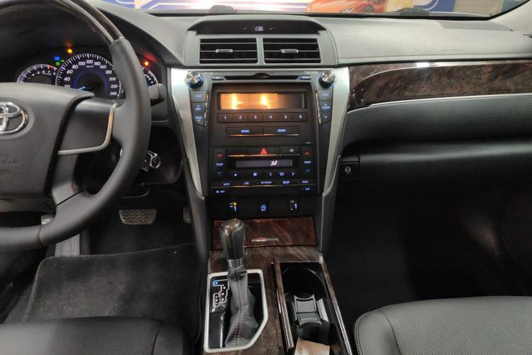 Used Toyota Camry 2016 2.0G 10th Anniversary Leading Edition