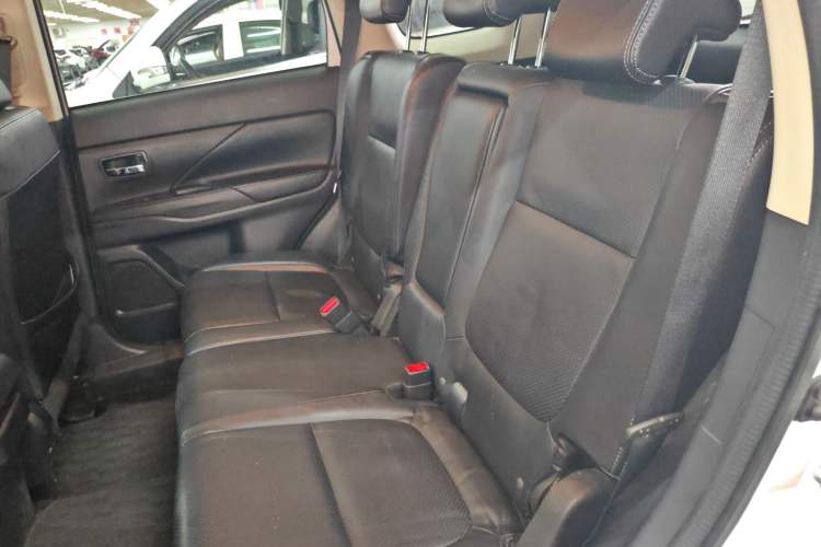 Used Mitsubishi Outlander 2016 2.4L 4x4 Elite Edition 5 Seats
