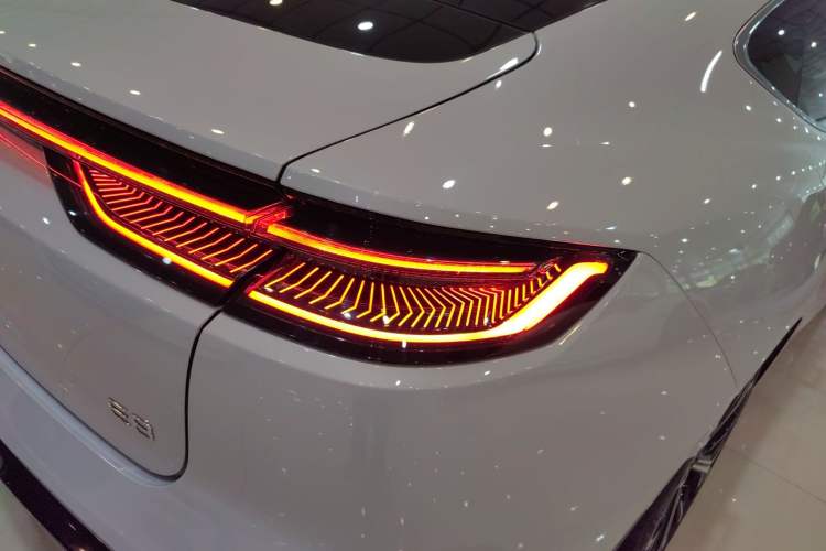 Used Geely Galaxy E8 2025 700 km Long-Range Intelligent Driving Version
