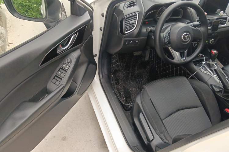 Used Mazda 3 Axela 2014 Sedan 1.5L Automatic Luxury Model Driver Seat