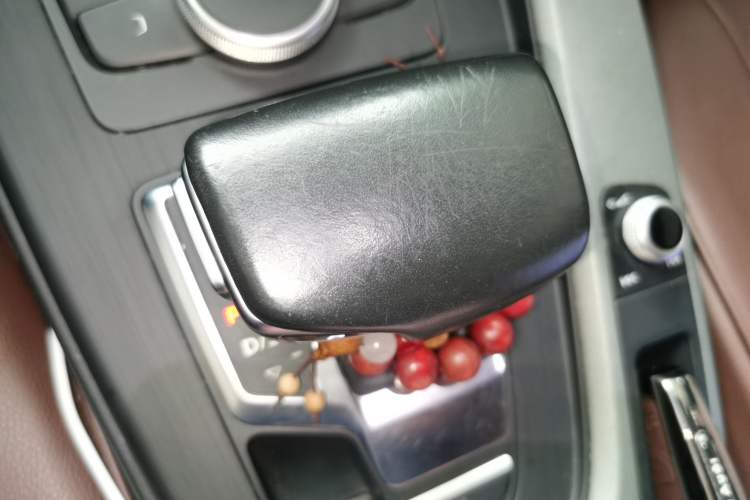 Used Audi A4L 2018 30th Anniversary Edition 30 TFSI Ambition Model Gear Lever