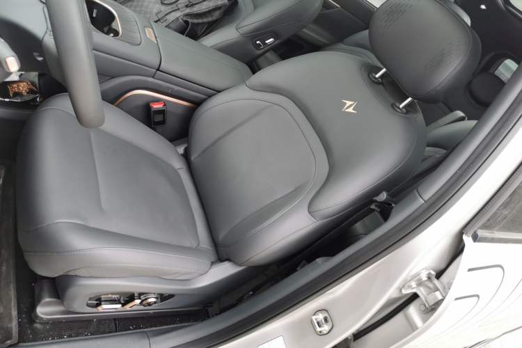 Used Dongfeng eπ eπ008 2024 210Max Range-Extended Version 6 Seats