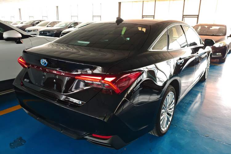 Used Toyota Avalon 2019 Dual-Engine 2.5L XLE Prestige Version China VI Standard