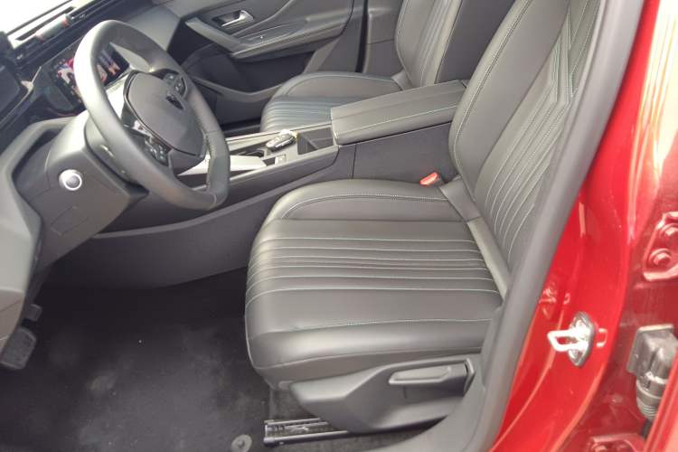 Used Peugeot 408X 2023 Active Version