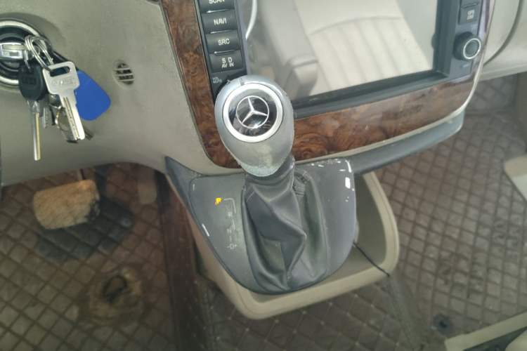 Used Mercedes-Benz Viano 2010 2.5L Luxury Edition Gear Lever