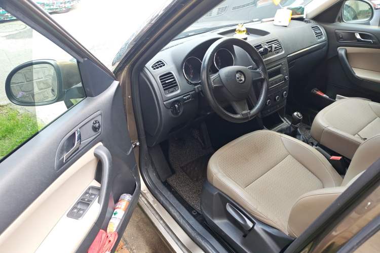 Used Skoda Yeti 2014 1.6L Manual Colorful Edition Driver Seat