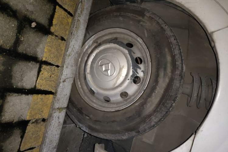 Used SAIC MAXUS Xintu V80 2018 2.5T 6-Speed Manual Aoyuntong Short Wheelbase Mid-Height 5-6 Seater