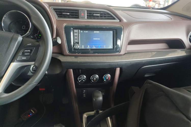 Used Venucia M50V 2017 1.6L XL CVT Luxury Edition