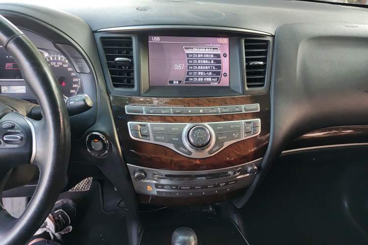 Used Infiniti QX60 2014 2.5 S/C Hybrid Two-Wheel Drive Excellence Edition Audio And AC Panel