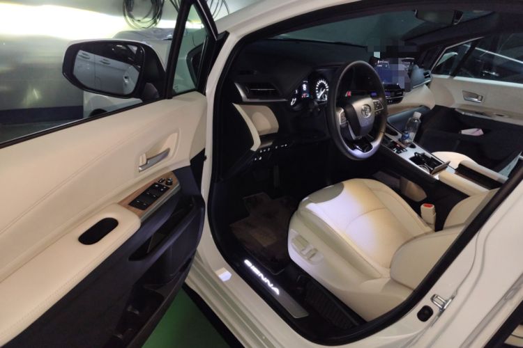 Used Toyota Sienna 2026 Model 2.5L Dual-Engine Four-Wheel-Drive Premium Edition