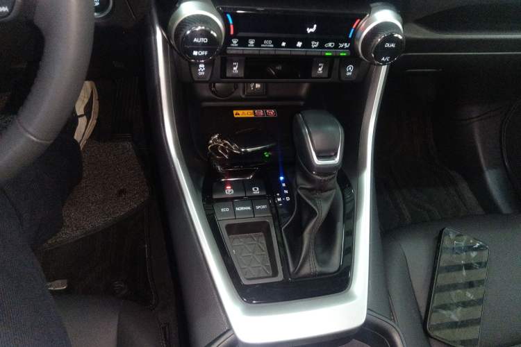 Used Toyota RAV4 2024 2.0L CVT Two-Wheel Drive Fashion Plus Edition