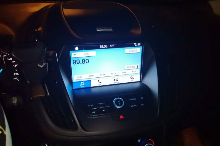 Used Ford Kuga 2018 EcoBoost 180 Two-Wheel-Drive Cognac Special Edition Audio And AC Panel