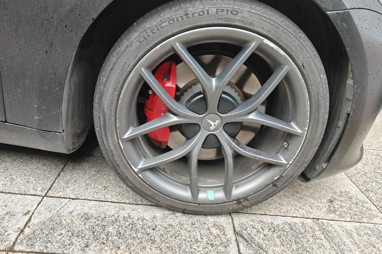 Used Tesla Model 3 2021 Revised Version II – Performance High-Performance All-Wheel-Drive Edition Right Front Wheel Hub