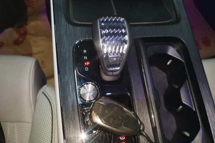 Used GAC Trumpchi GS8 2022 Double-Energy Series 2.0TM Four-Wheel Drive Premium Edition (7 Seats) Gear Lever