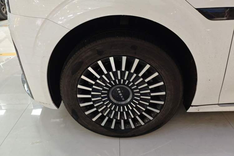 Used Zeekr 009 2024 Six-Seat Executive Version 4WD 108 kWh
