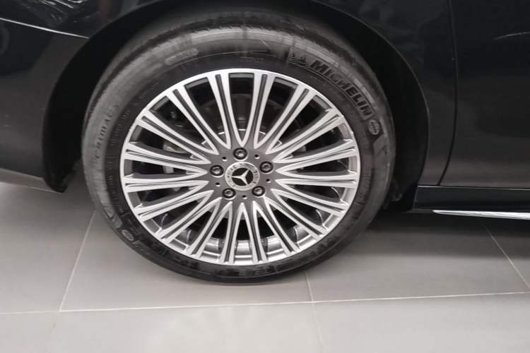 Used Mercedes-Benz E-Class 2018 Restyled E 300 L Sport Luxury Edition

