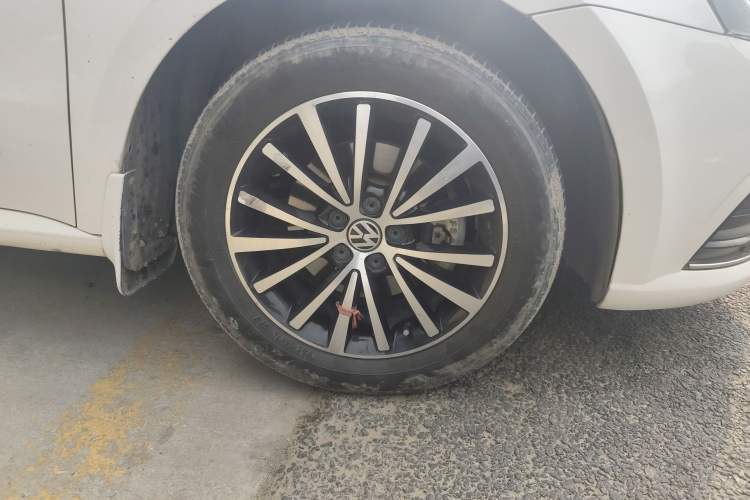 Used Volkswagen Lavida 2017 1.6L Manual Fashion Edition Right Front Wheel Hub