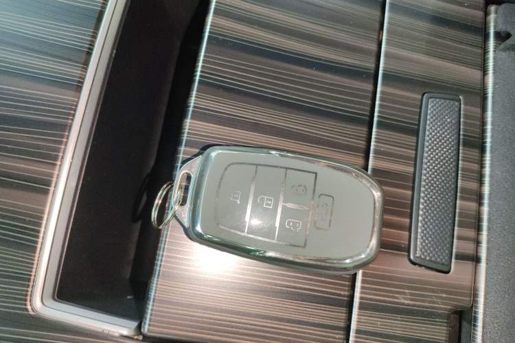 Used Toyota Sienna 2023 2.5L Hybrid Deluxe Edition