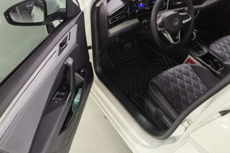 Used Volkswagen Sagitar 2025 300TSI DSG Excellence Edition Driver Seat