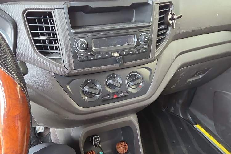 Used Wuling Hongguang V 2022 1.5L Jingqu Edition Electric-Assist LAR Audio And AC Panel