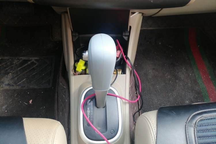 Used Nissan Tiida 2008 1.6L Automatic Smart Version Gear Lever