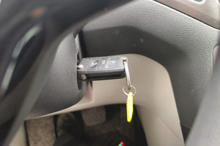 Used Volkswagen Golf Sportsvan 2016 1.6L Automatic Comfort Model Vehicle Key