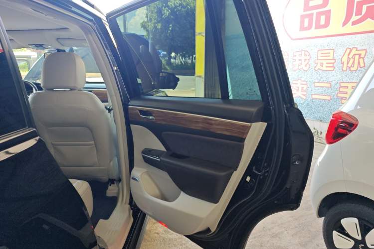 Used GAC Trumpchi GS8 2017 320T Two-Wheel Drive Luxury Smart Connectivity Version (7 Seats)