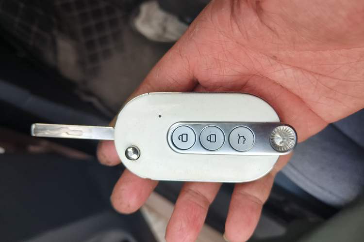 Used Wuling Hongguang MINIEV 2022 Macaron Premium Model – Lithium Iron Phosphate Vehicle Key