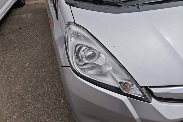 Used Honda Fit 2011 1.5L manual luxury version
