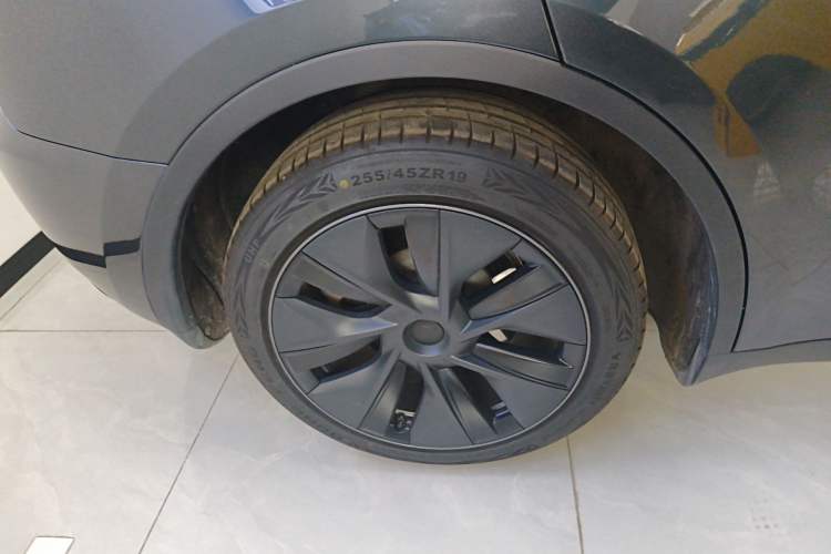 Used Tesla Model Y 2024 Long-Range All-Wheel-Drive Version