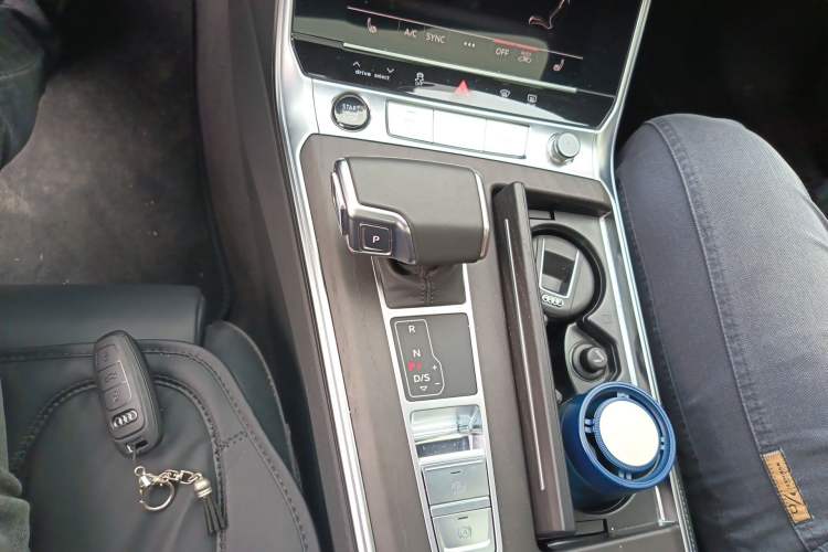 Used Audi A6L 2025 45 TFSI quattro Prestige Dynamic Edition Gear Lever